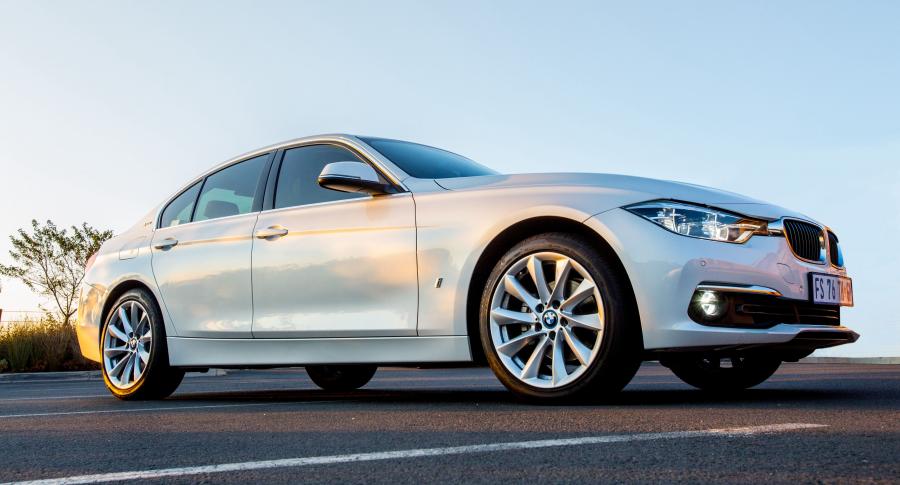  BMW 330e iPerformance (F30) 2017 года  (ZA) (фото 32 из 33)